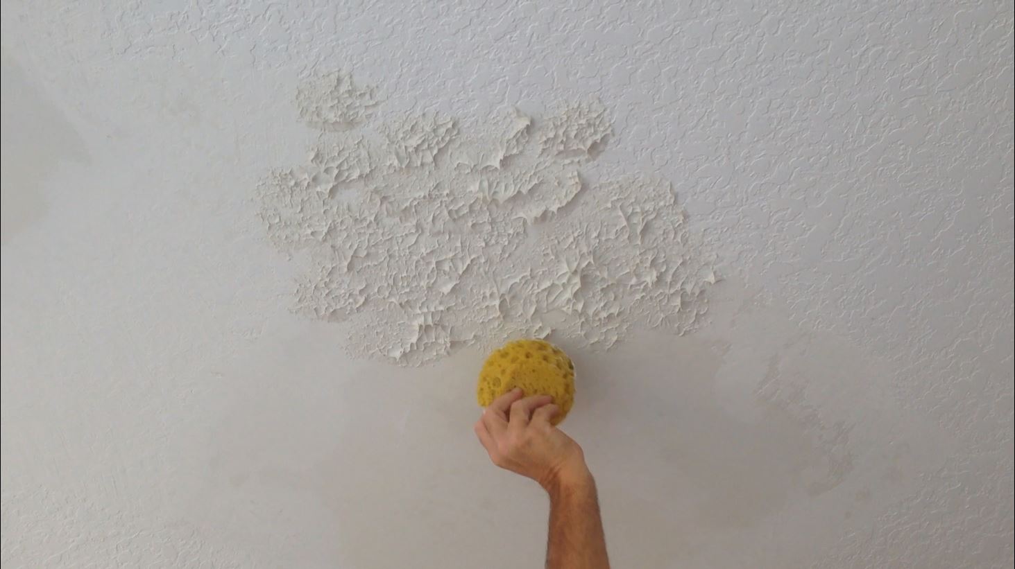 how-to-use-a-sponge-to-match-knockdown-texture-on-a-ceiling